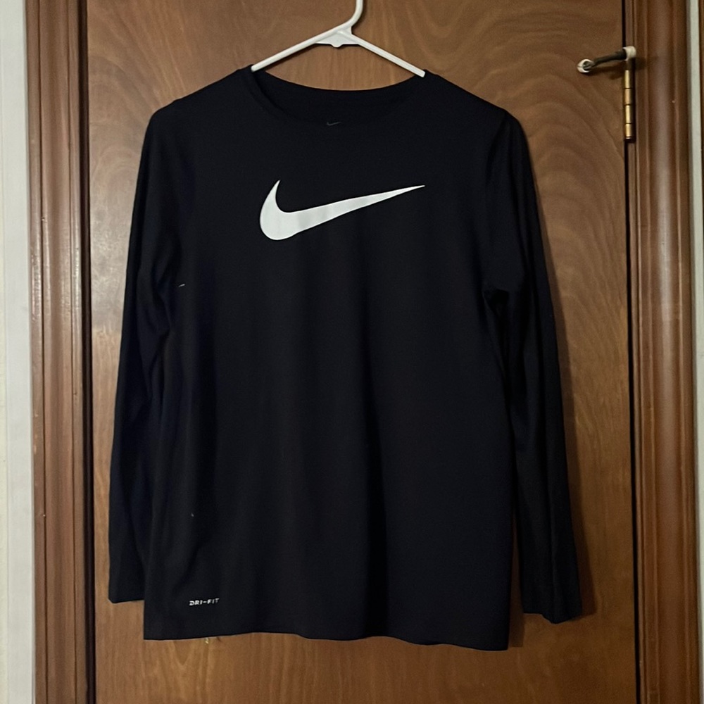 black nike long sleeve